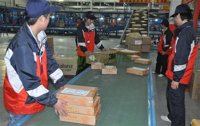 快递物流分拣输送线06